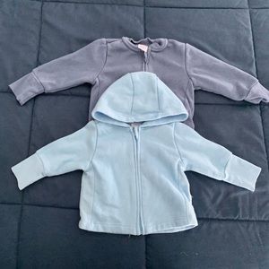 2 Hanes sweaters- size 6-12m. great condition.